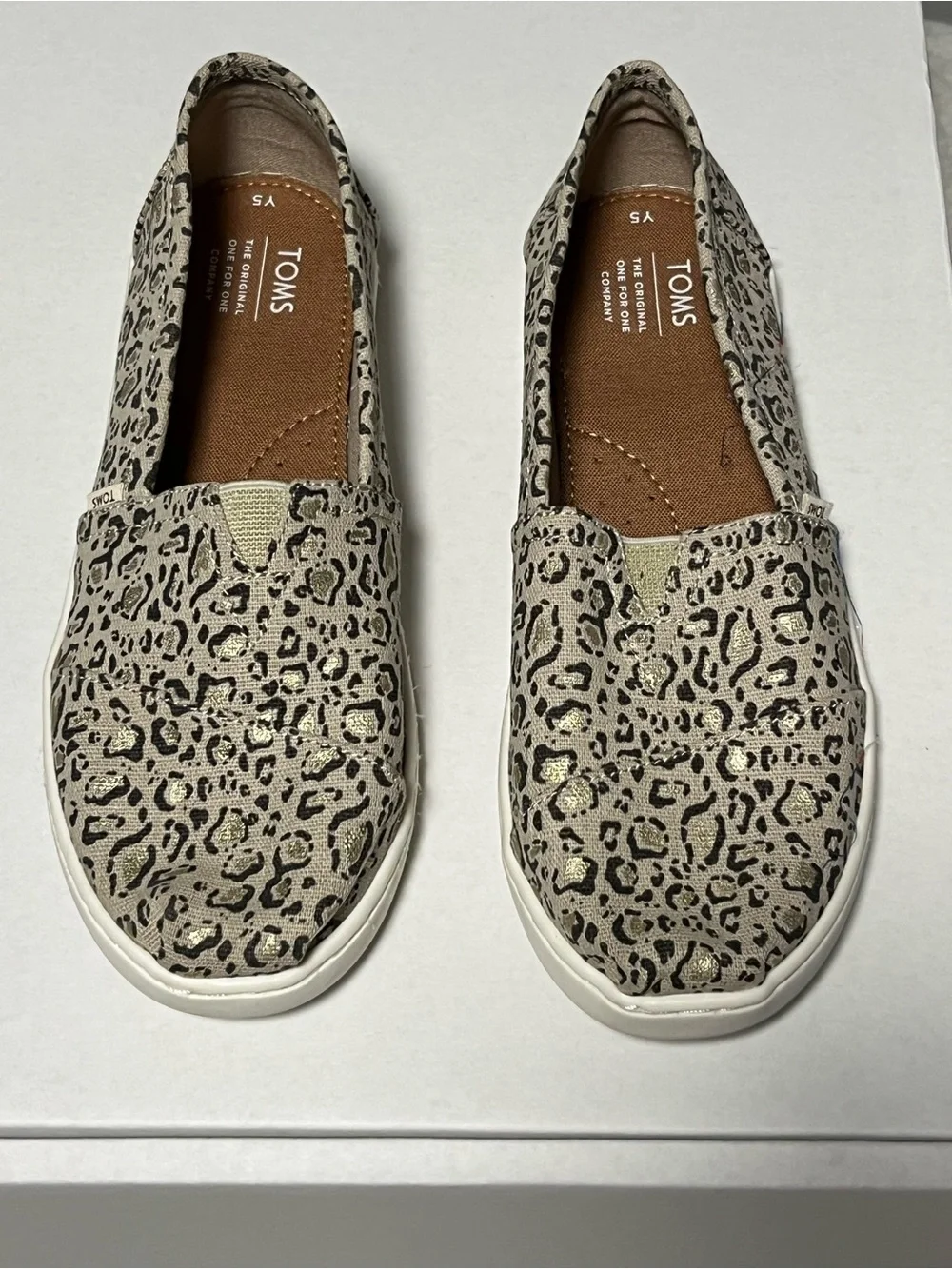 TOMS Kids Leopard Print Slip-On Shoes in Tan and Black Size Y5